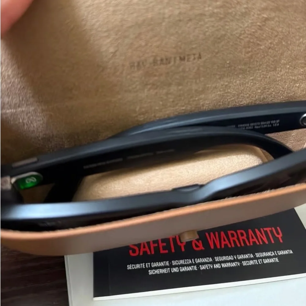 Ray-Ban Black Frame with Gray Polarized Lenses